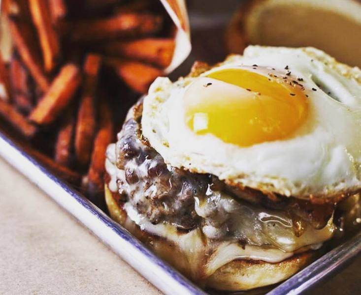 mussel-burger-bar-gotolouisville-official-travel-source