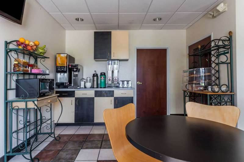 Howard Johnson By Wyndham Airport Gotolouisville Com