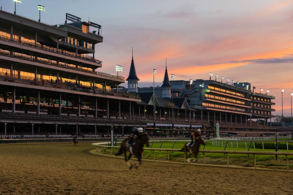 A Fall Horseracing Weekend Fit for a Queen A Fall Horseracing Weekend Fit for a Queen