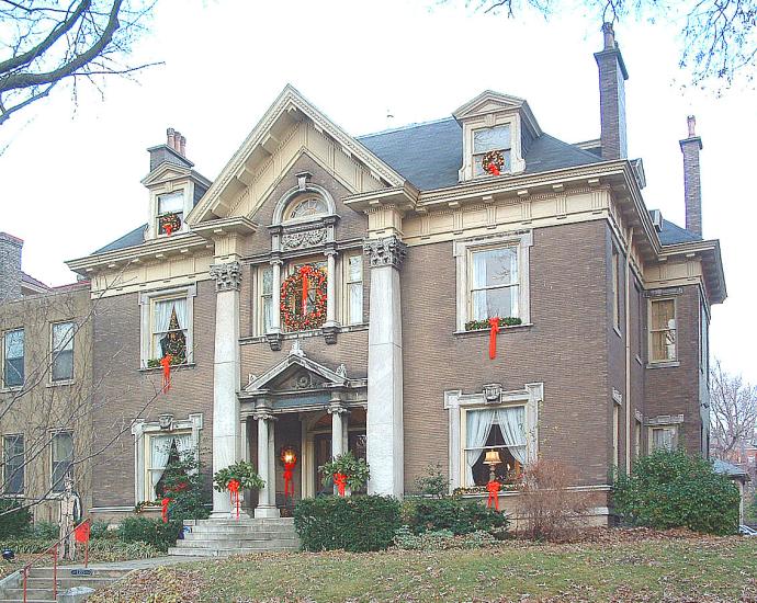 Home in Louisville KY adorned with festive holiday decorations on exterior