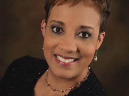 portrait of Dawne Gee, a Louisville news anchor