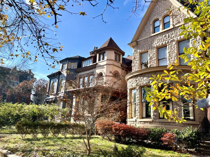 Take a Guided Stroll Through Louisville’s Storied Neighborhoods Take a Guided Stroll Through Louisville’s Storied Neighborhoods