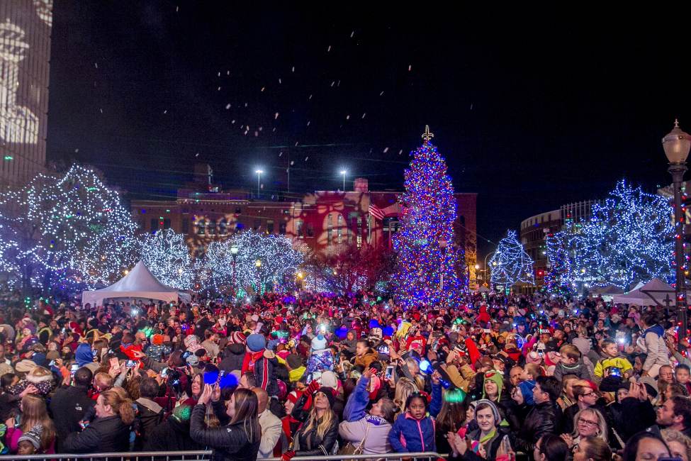 Light Up Louisville Kicks Off Holiday Season in Bourbon City Light Up Louisville Kicks Off Holiday Season in Bourbon City
